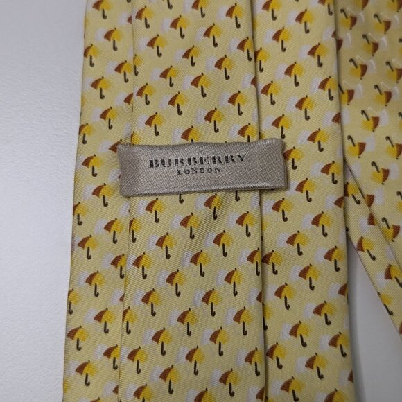 Burberry London Necktie Tie Yellow Umbrellas Print 100% Silk - Picture 3 of 3